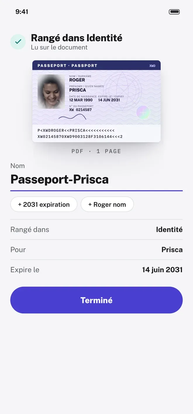 Écran de l'application après l'ajout d'un passeport : « Rangé dans Identité », nom proposé et date d'expiration lue sur le document.